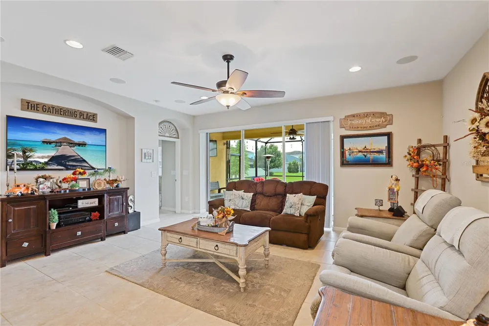 17527 BRIGHT WHEAT DRIVE Lithia, FL 33547