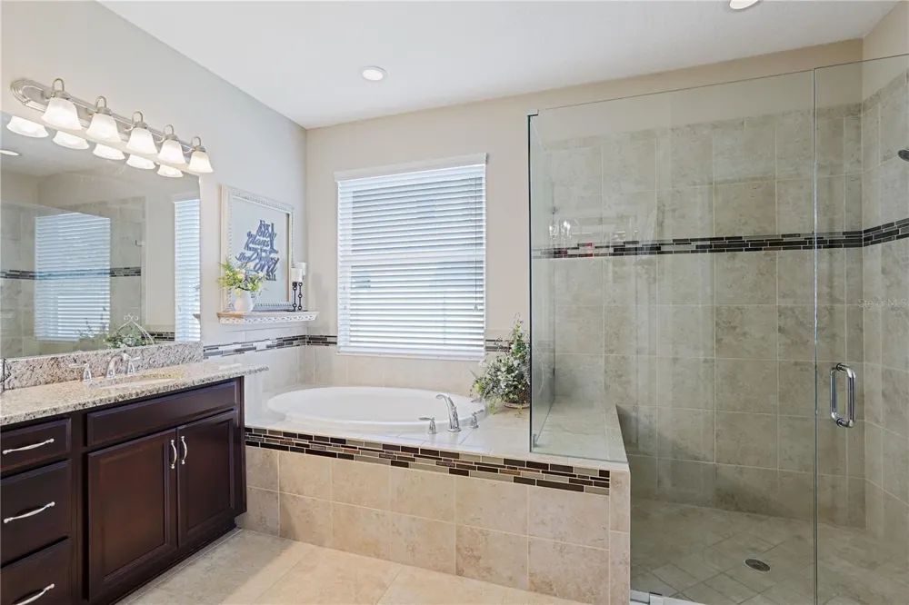 17527 BRIGHT WHEAT DRIVE Lithia, FL 33547