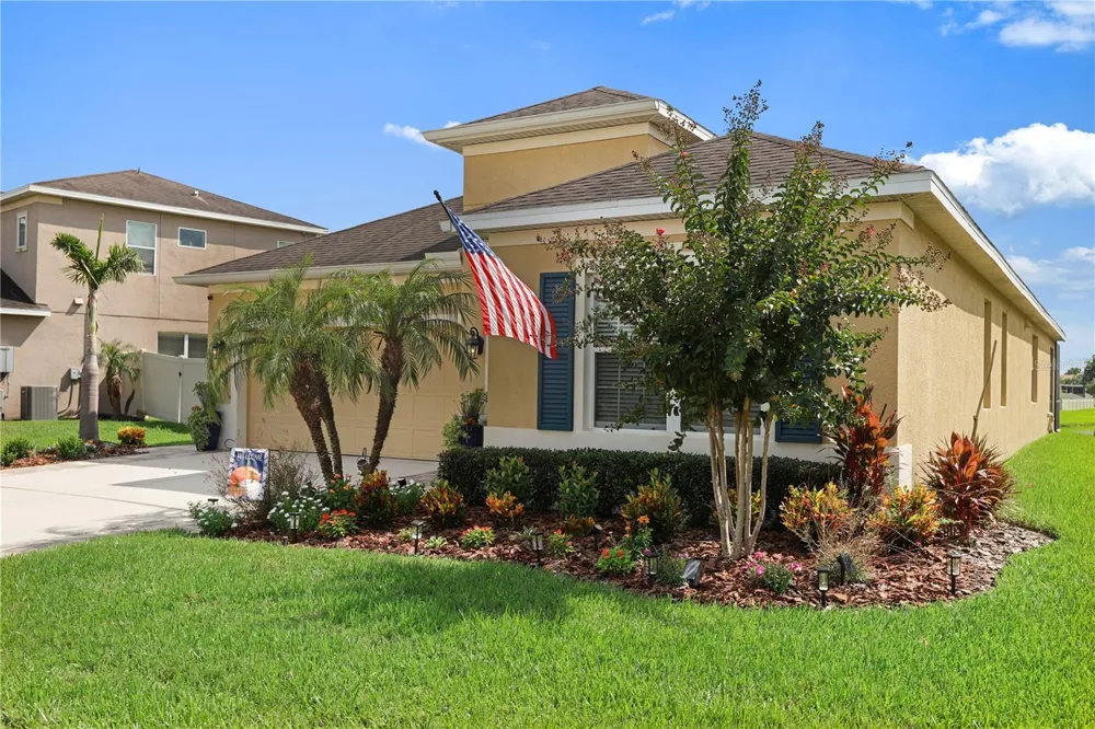 17527 BRIGHT WHEAT DRIVE Lithia, FL 33547
