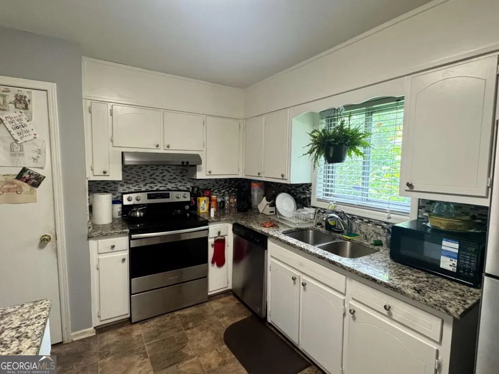 521 Navarre DR Stone Mountain, GA 30087