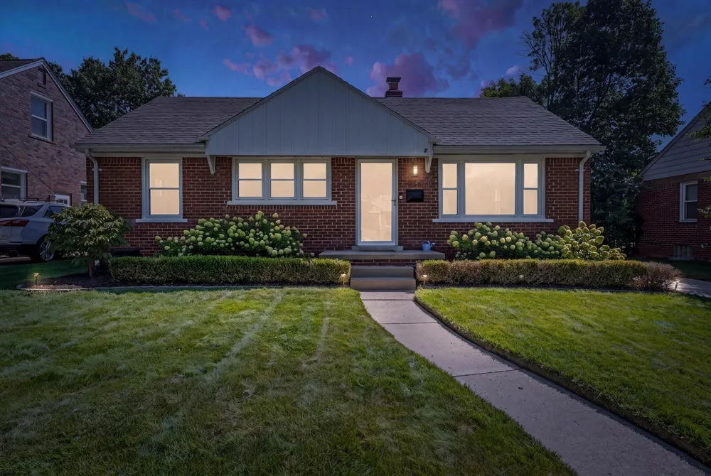 4608 Robinwood Avenue Royal Oak City, MI 48073