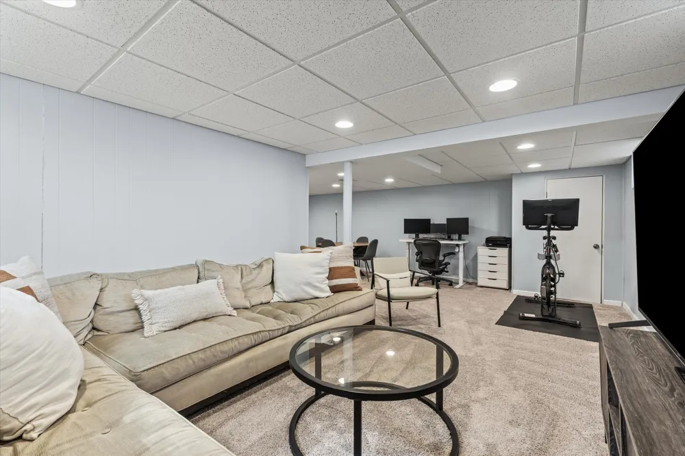4608 Robinwood Avenue Royal Oak City, MI 48073