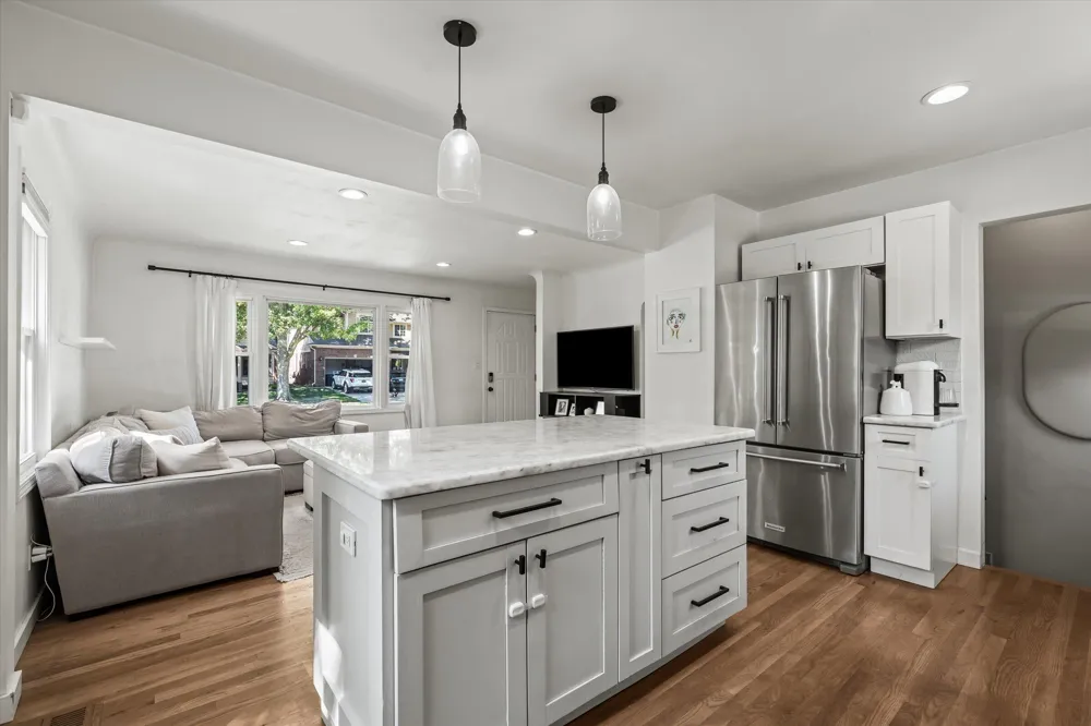 4608 Robinwood Avenue Royal Oak City, MI 48073