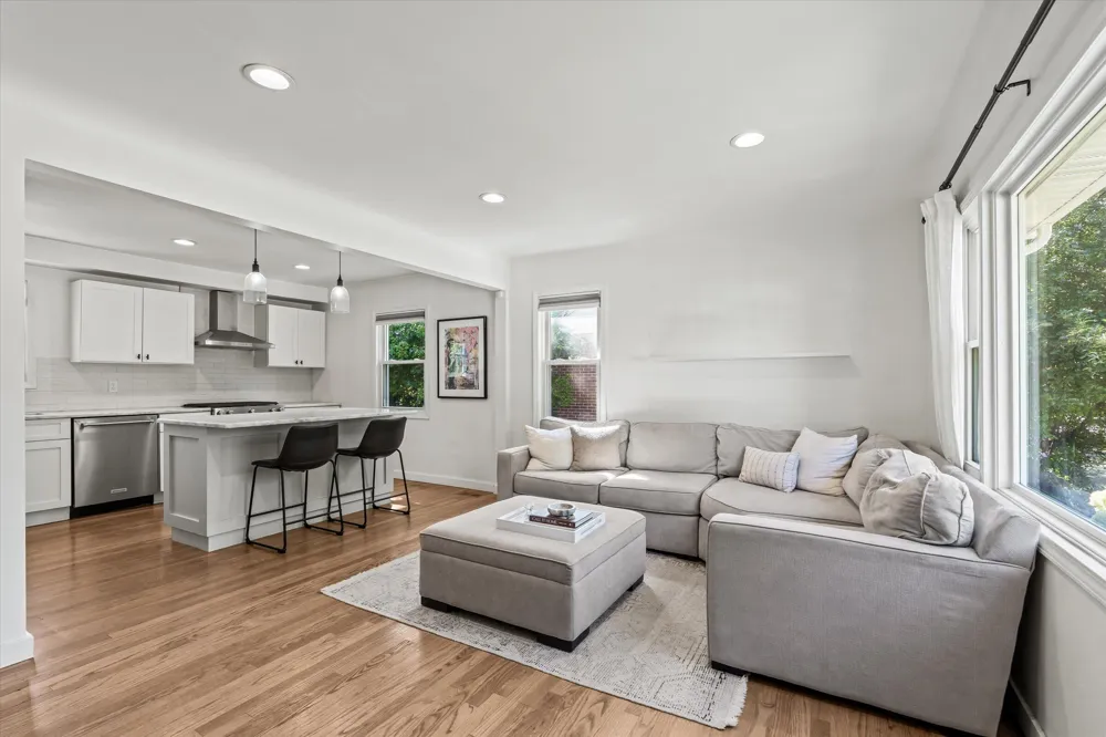4608 Robinwood Avenue Royal Oak City, MI 48073