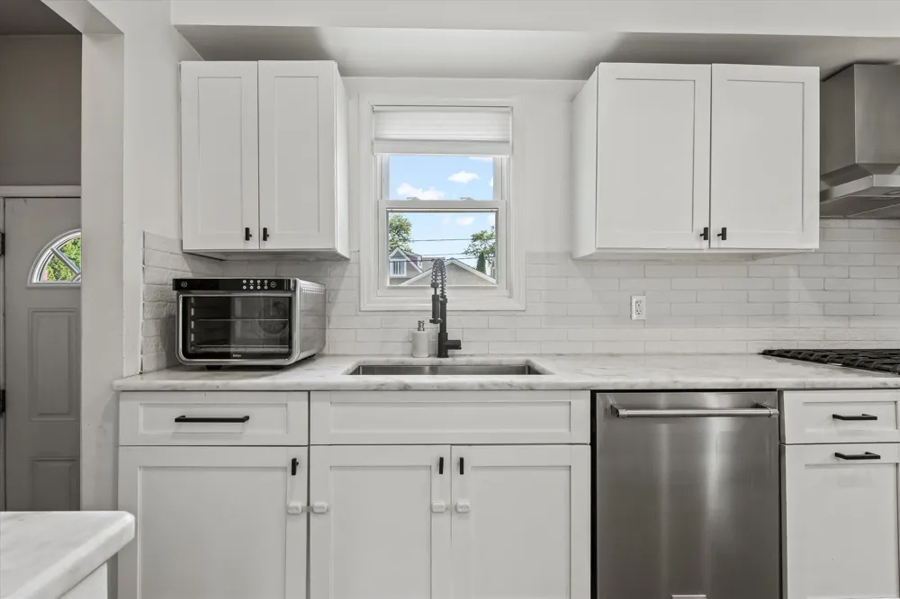 4608 Robinwood Avenue Royal Oak City, MI 48073