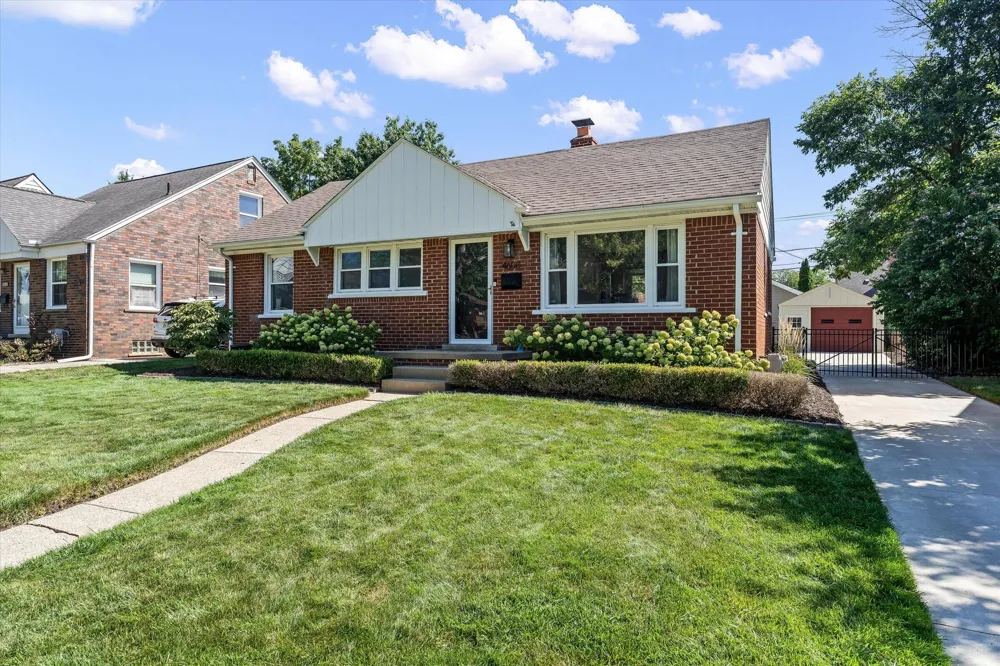 4608 Robinwood Avenue Royal Oak City, MI 48073