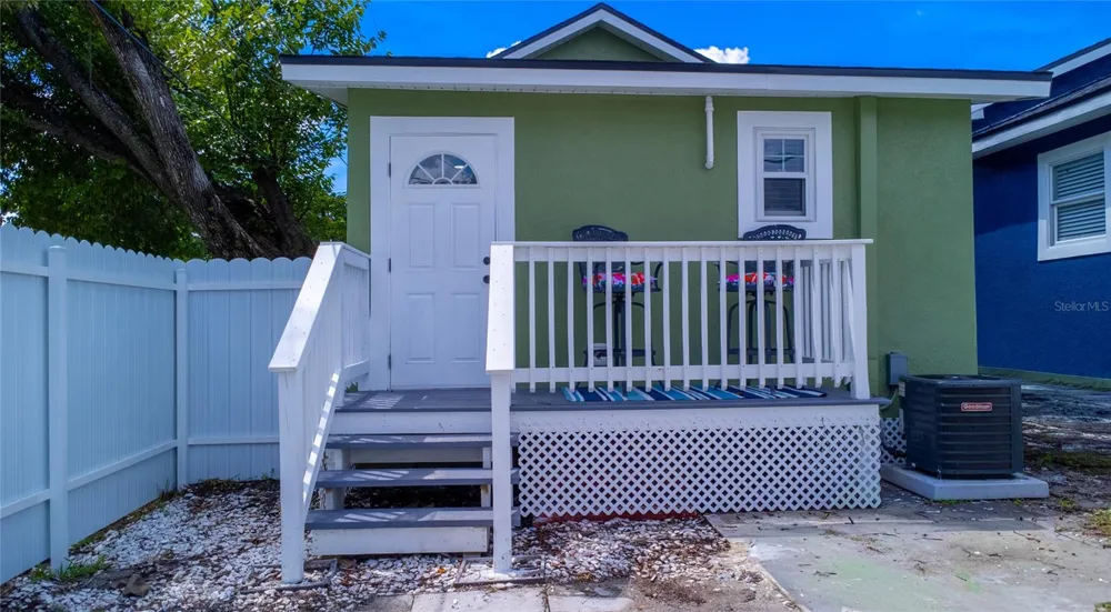 2601 W SAINT CONRAD STREET Tampa, FL 33607