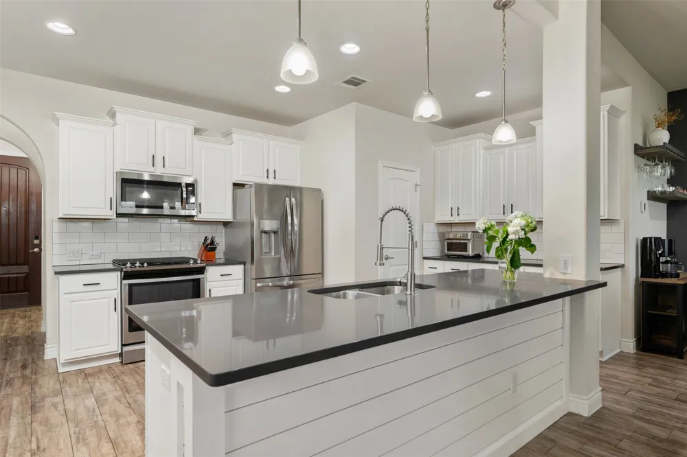 175 Mount Ellen Street Hutto, TX 78634