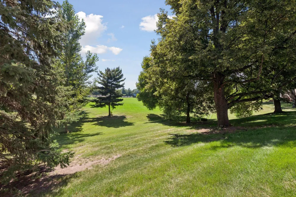 10237 Arrowwood Drive Eden Prairie, MN 55347