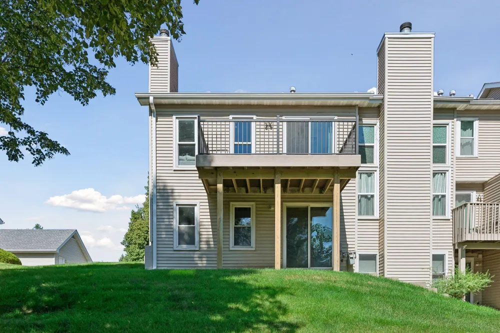 10237 Arrowwood Drive Eden Prairie, MN 55347