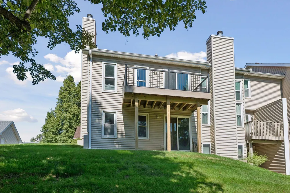 10237 Arrowwood Drive Eden Prairie, MN 55347