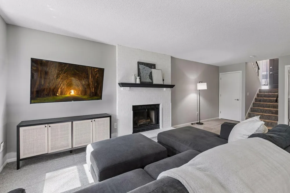 10237 Arrowwood Drive Eden Prairie, MN 55347