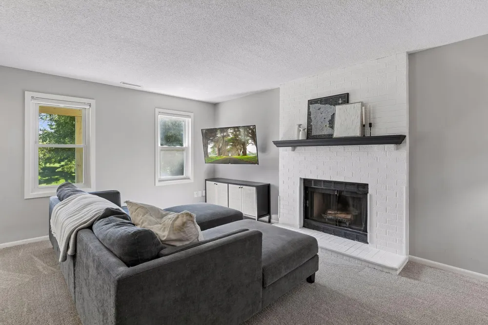 10237 Arrowwood Drive Eden Prairie, MN 55347