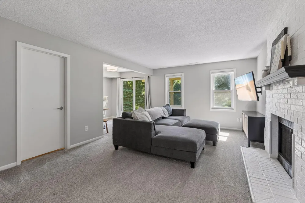 10237 Arrowwood Drive Eden Prairie, MN 55347