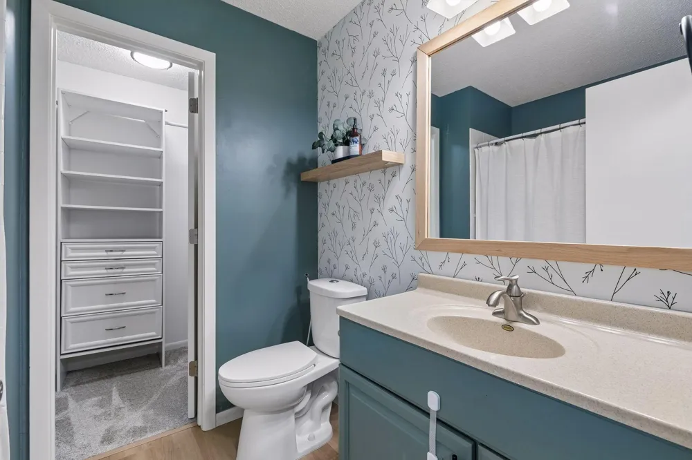 10237 Arrowwood Drive Eden Prairie, MN 55347