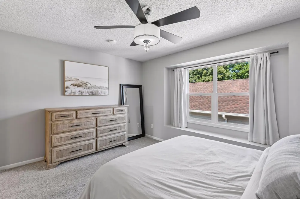 10237 Arrowwood Drive Eden Prairie, MN 55347