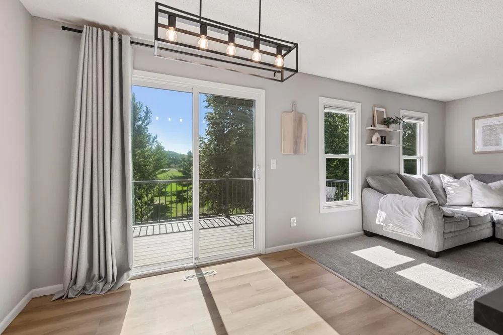 10237 Arrowwood Drive Eden Prairie, MN 55347