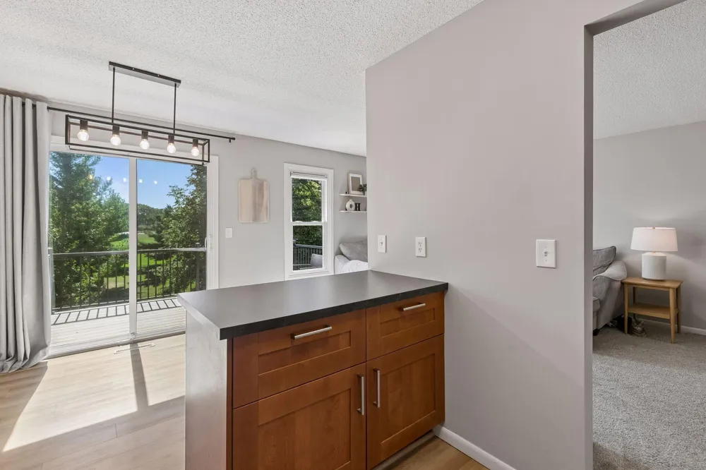 10237 Arrowwood Drive Eden Prairie, MN 55347