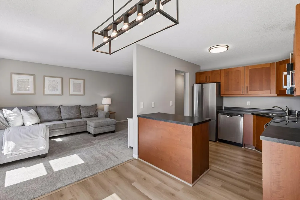 10237 Arrowwood Drive Eden Prairie, MN 55347