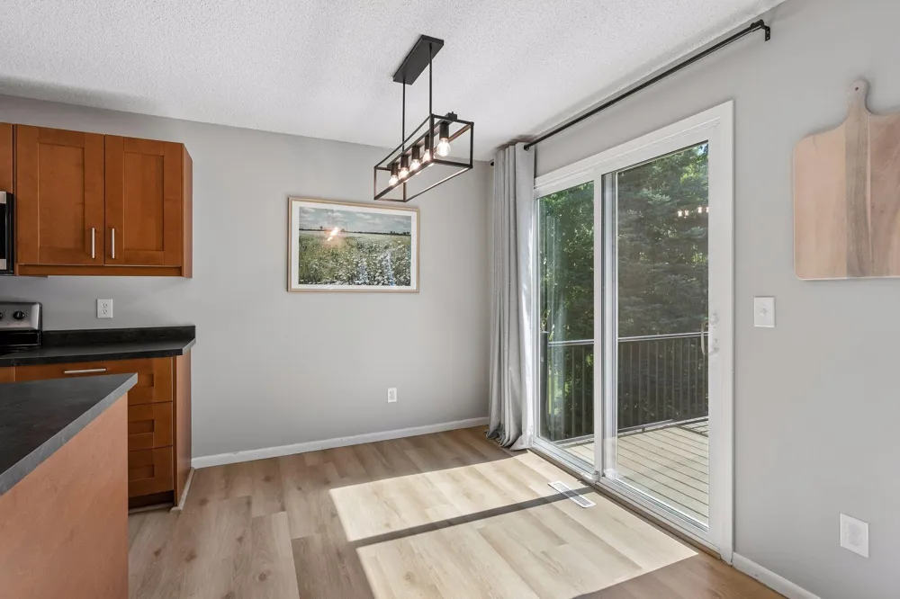 10237 Arrowwood Drive Eden Prairie, MN 55347