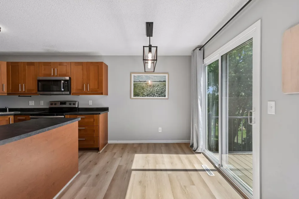10237 Arrowwood Drive Eden Prairie, MN 55347