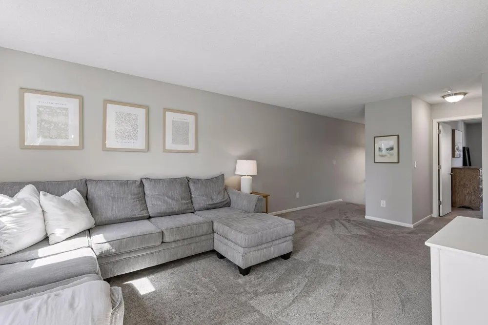 10237 Arrowwood Drive Eden Prairie, MN 55347