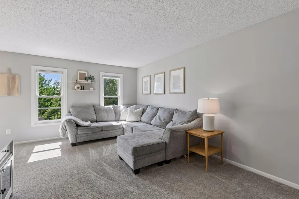 10237 Arrowwood Drive Eden Prairie, MN 55347