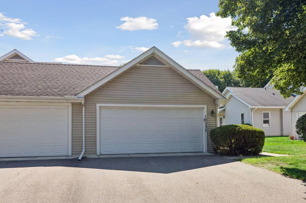 10237 Arrowwood Drive Eden Prairie, MN 55347