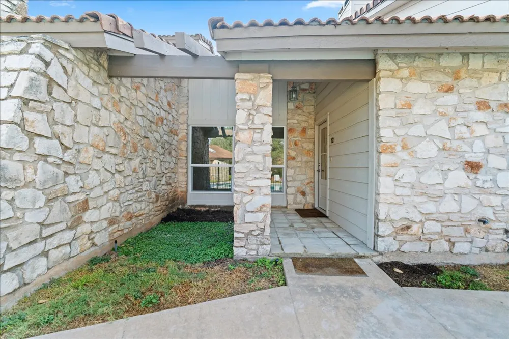 2217 Onion Creek Parkway #121 Austin, TX 78747