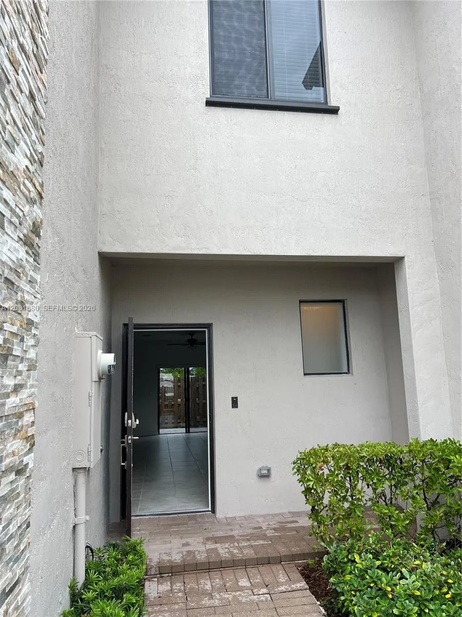 20578 NE 2nd Ct Miami, FL 33179
