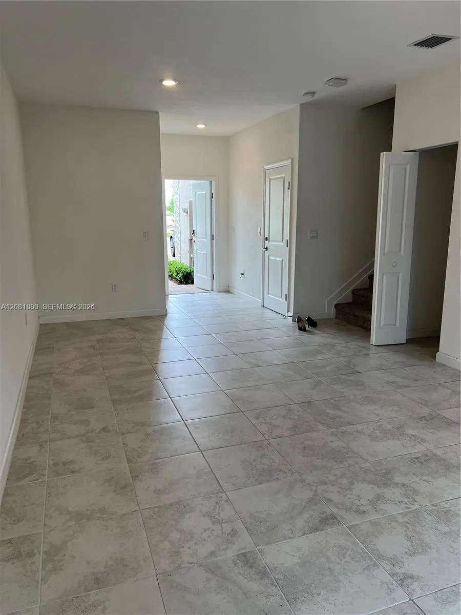 20578 NE 2nd Ct Miami, FL 33179