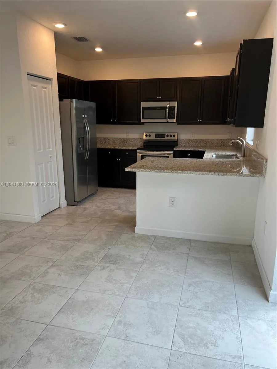 20578 NE 2nd Ct Miami, FL 33179