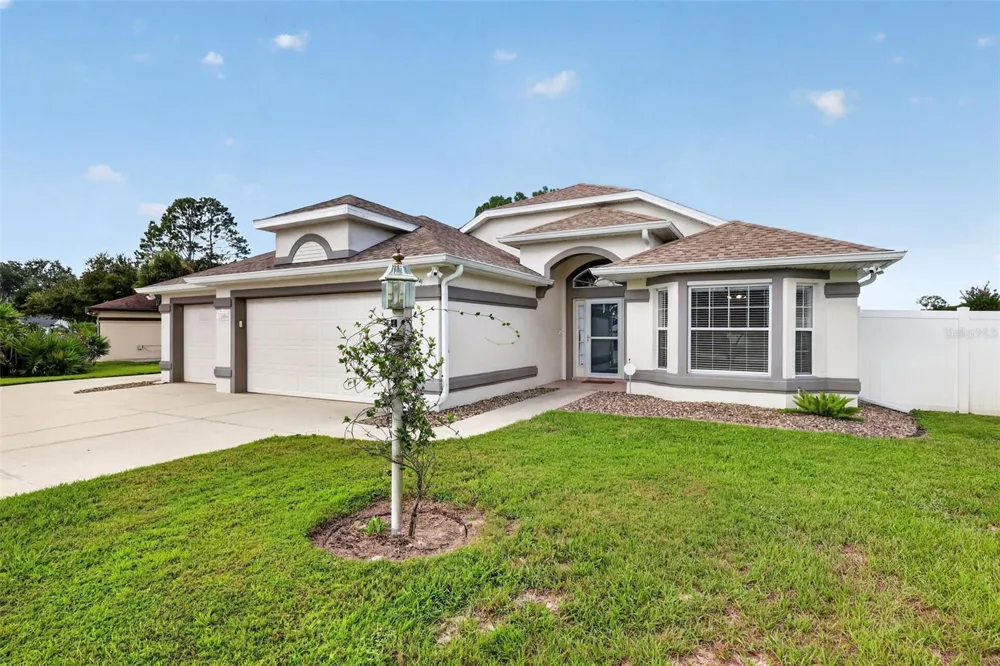 11506 LAKE DR Leesburg, FL 34788