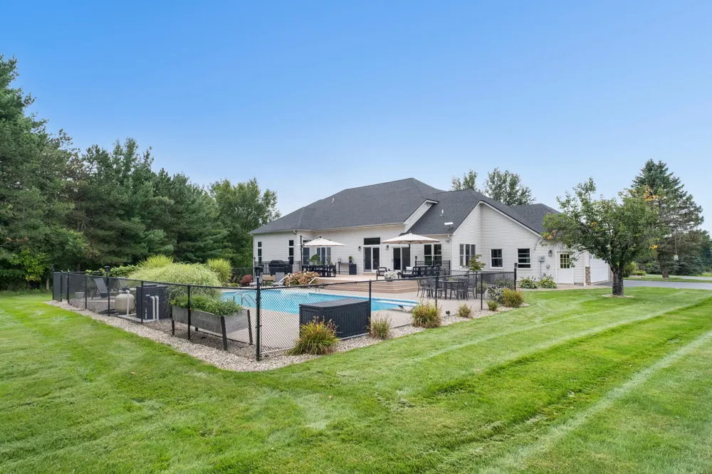 8155 96th Street SE Alto, MI 49302