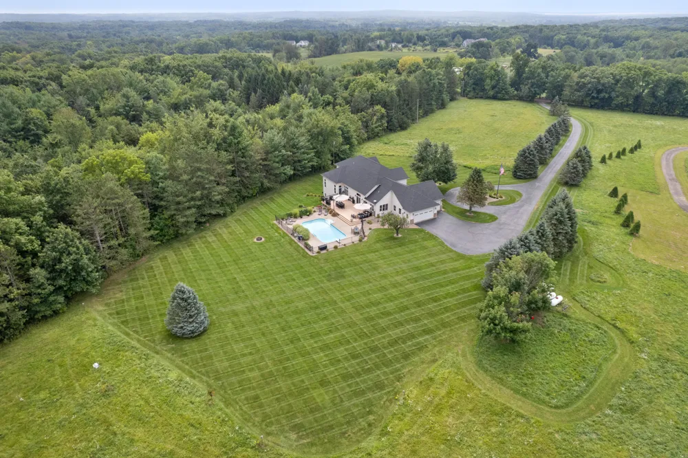 8155 96th Street SE Alto, MI 49302