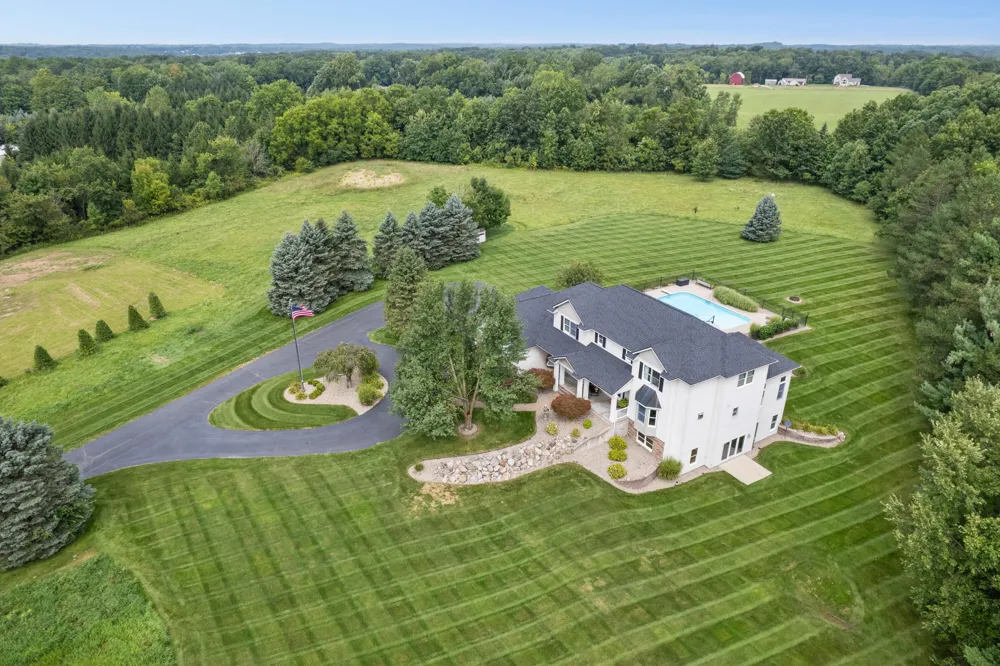 8155 96th Street SE Alto, MI 49302