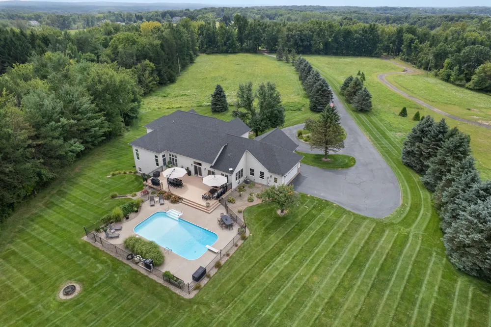 8155 96th Street SE Alto, MI 49302