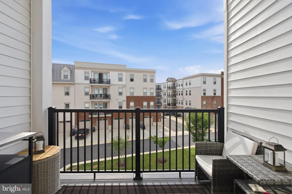 23639 GOLDEN EMBERS SQUARE #302 Ashburn, VA 20148