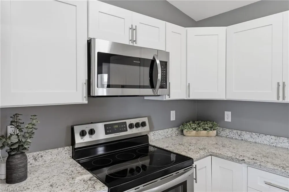 3017 NE 2nd Avenue Cape Coral, FL 33909