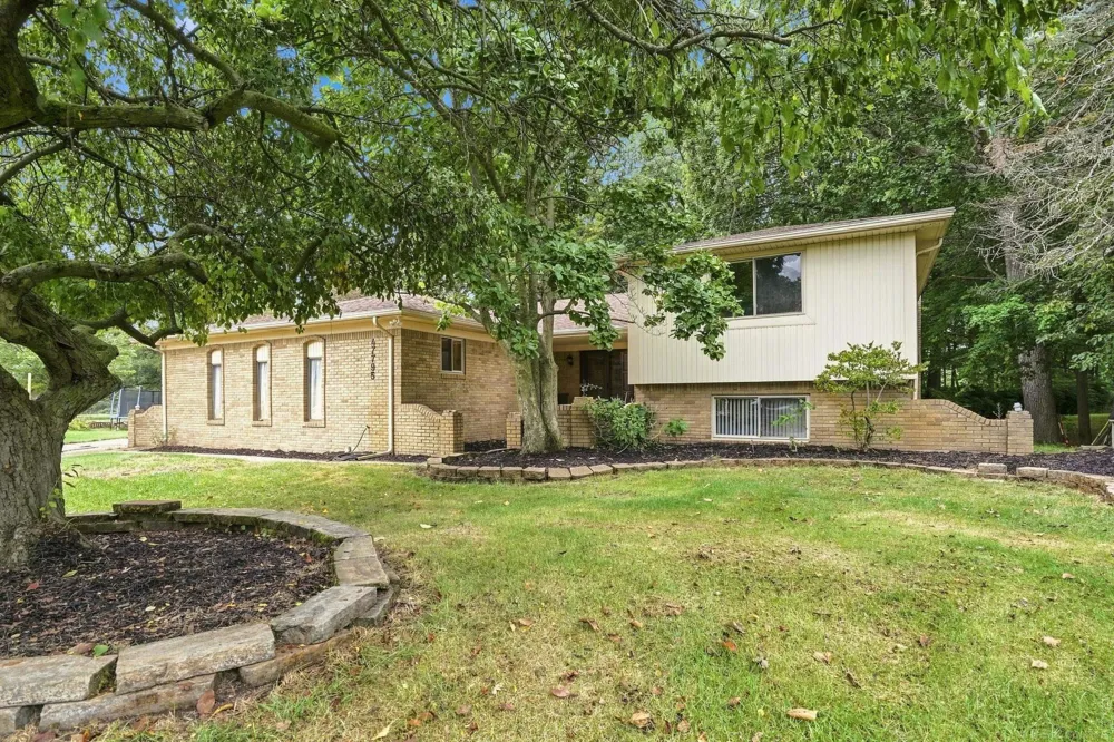 47795 Anna Court Shelby Charter Township, MI 48315