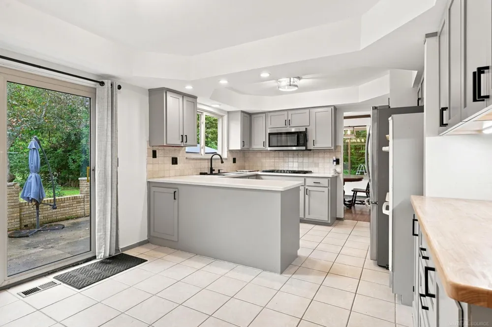 47795 Anna Court Shelby Charter Township, MI 48315
