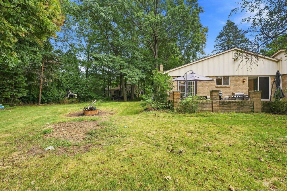47795 Anna Court Shelby Charter Township, MI 48315