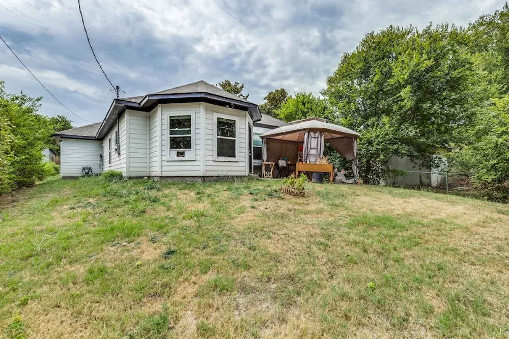 2547 Fatima Avenue Dallas, TX 75241