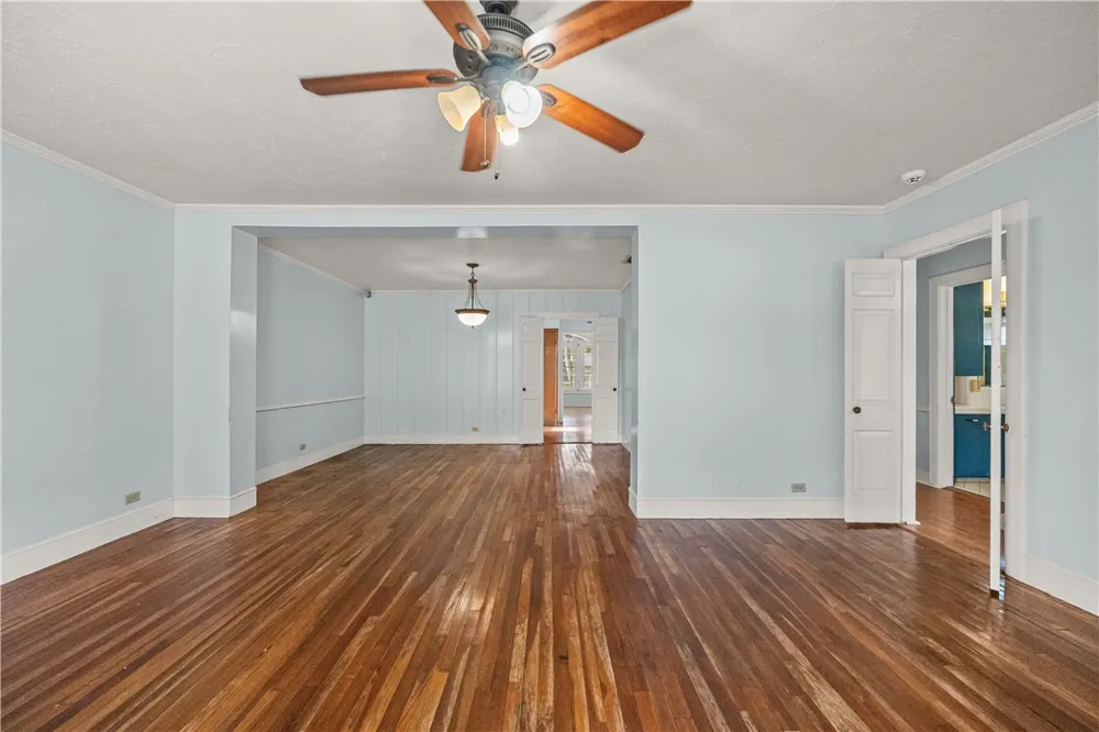 813 E Market Sinton, TX 78387