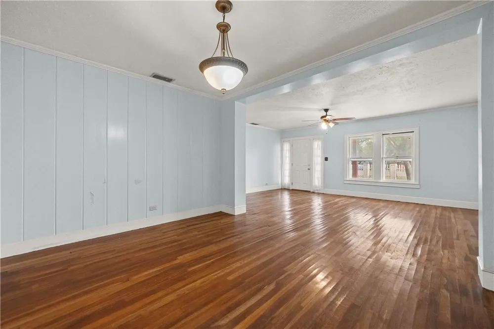 813 E Market Sinton, TX 78387