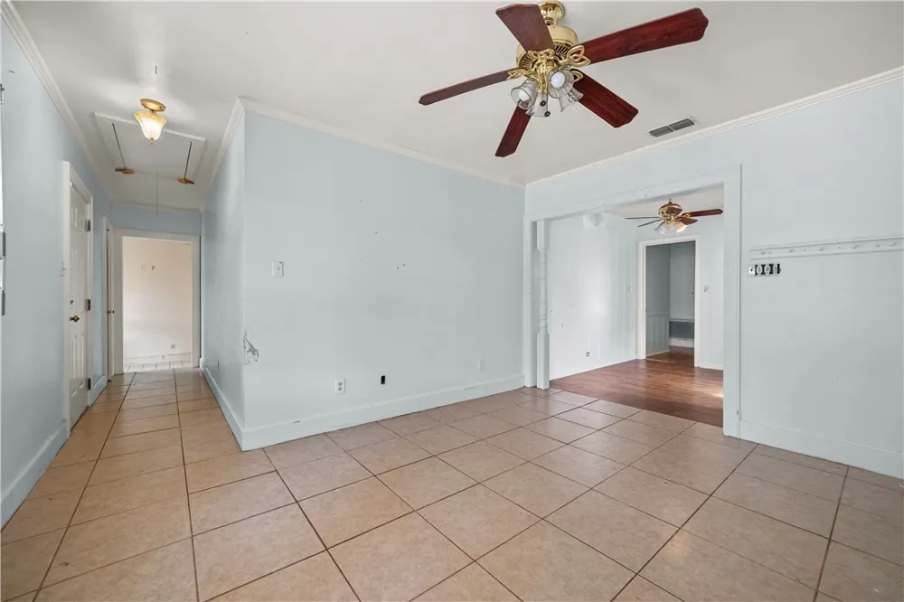 813 E Market Sinton, TX 78387
