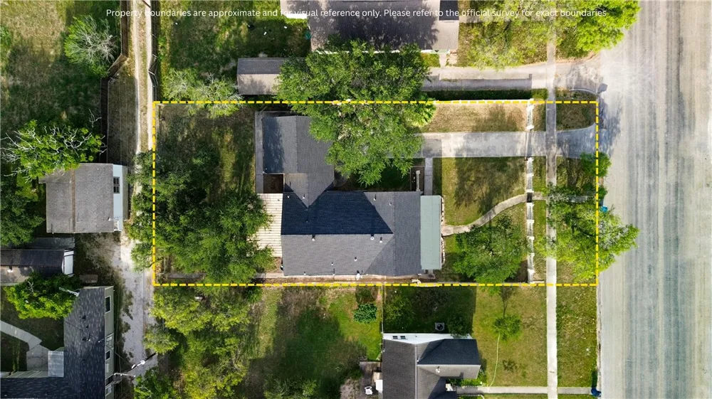 813 E Market Sinton, TX 78387