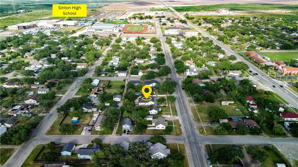 813 E Market Sinton, TX 78387