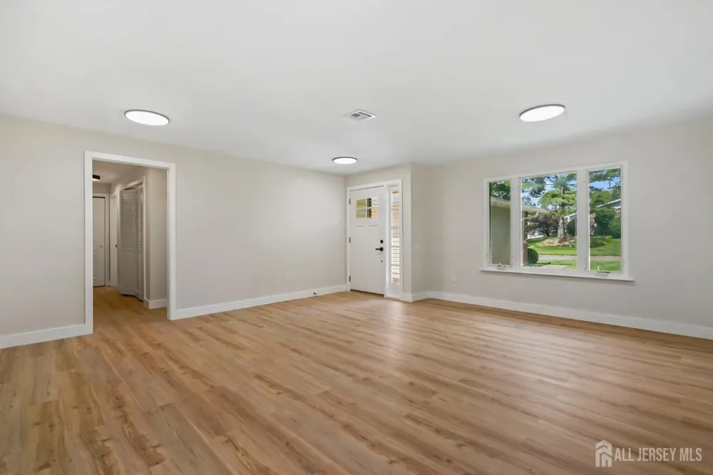 164 Kalmia Plaza #164A Monroe, NJ 08831