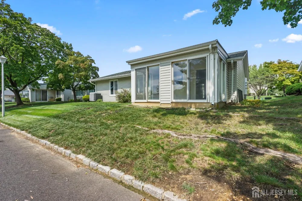 164 Kalmia Plaza #164A Monroe, NJ 08831